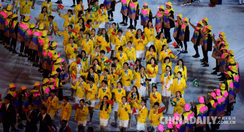 中国体育代表团步入里约奥运会开幕式