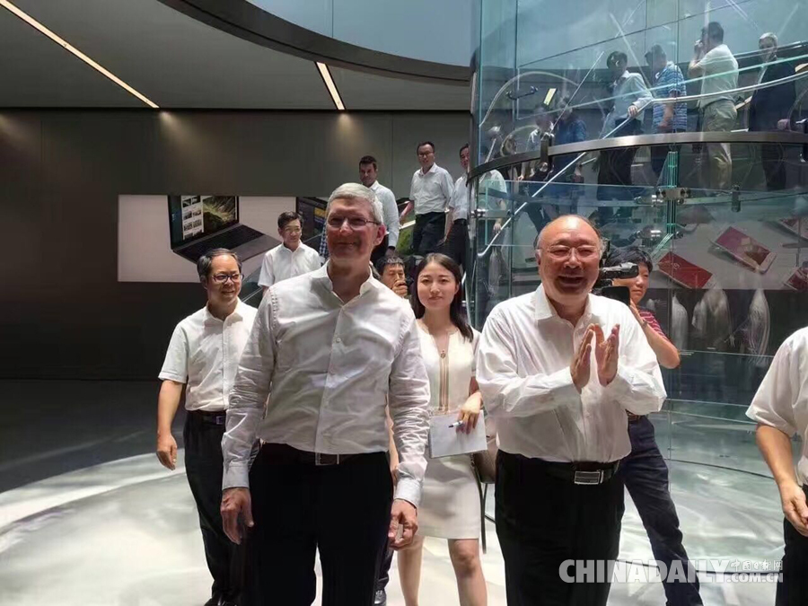 库克参观重庆Apple专卖店 在微博上传照片