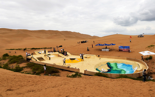 第四届红牛滑板大赛在狂沙中腾跃开幕