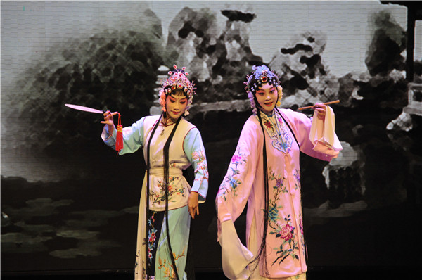 “当东方遇见西方-北京音乐会”举行 歌剧京剧昆曲同台致敬汤莎