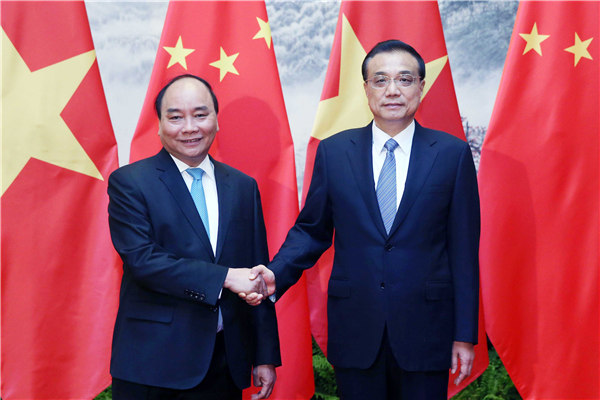 李克强同越南总理阮春福举行会谈 双方将妥善管控海上分歧