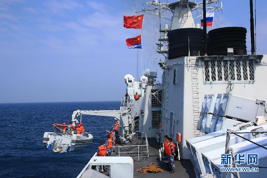 中俄“海上联合—2016”军事演习举行海上联合行动演练