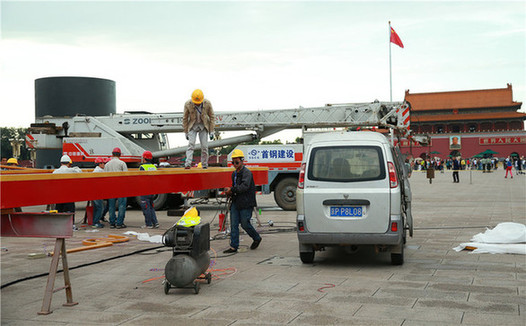 北京：天安门广场的花卉布置工作正式启动