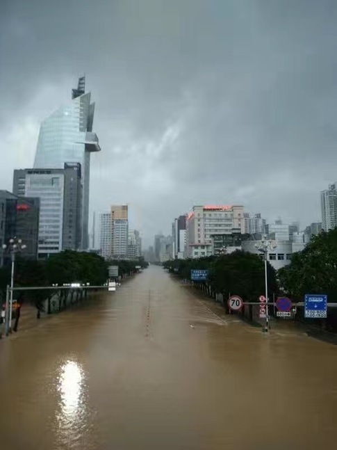 受台风“鲇鱼”影响 福州市民今天出行得“打船”