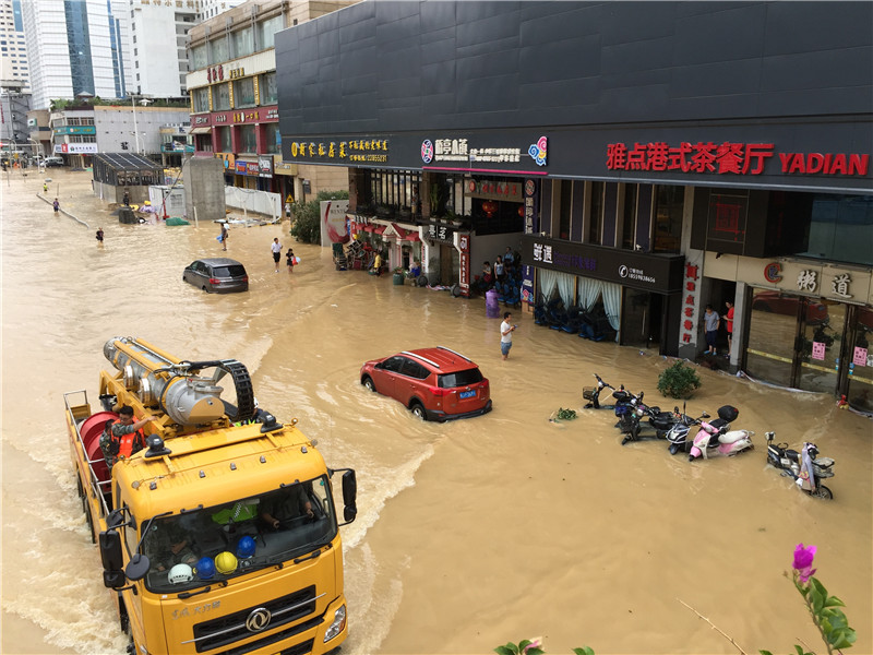 台风“鲇鱼”肆虐福建 福州遭强降雨侵袭开启“看海”模式