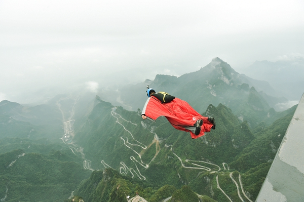 中国“飞人”五年磨一剑 首战红牛翼装飞行世锦赛