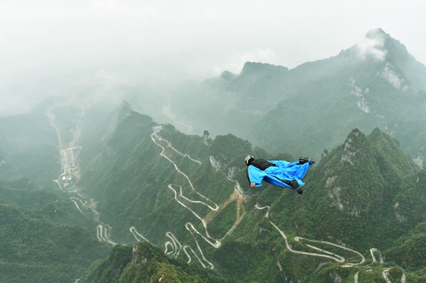 中国“飞人”五年磨一剑 首战红牛翼装飞行世锦赛