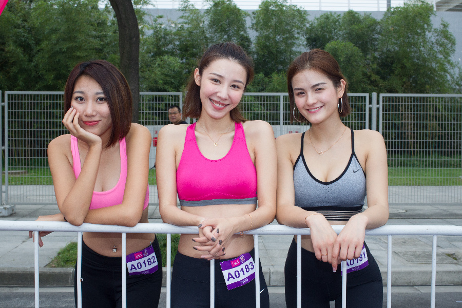 上海浦东国际女子半程马拉松16日开跑 中国选手李芷萱获亚军