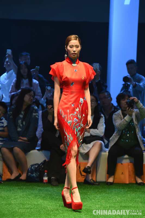 新锐丝绸服装亮相中国丝绸服装设计大赛 你们喜欢吗？