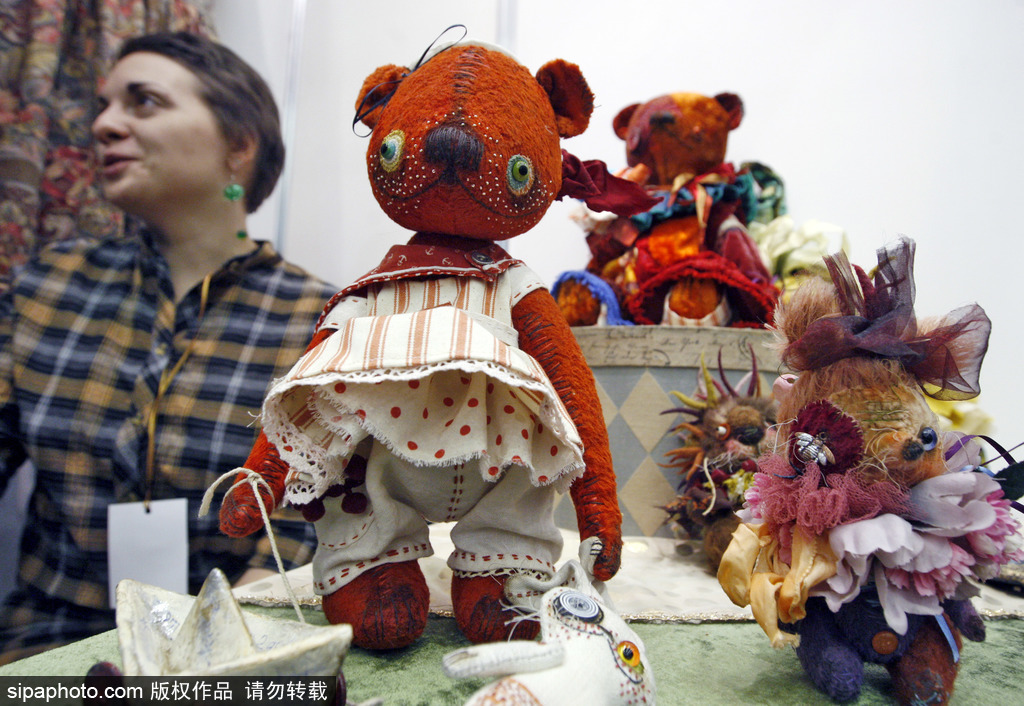 乌克兰布娃娃展览 精致华丽使人叹为观止