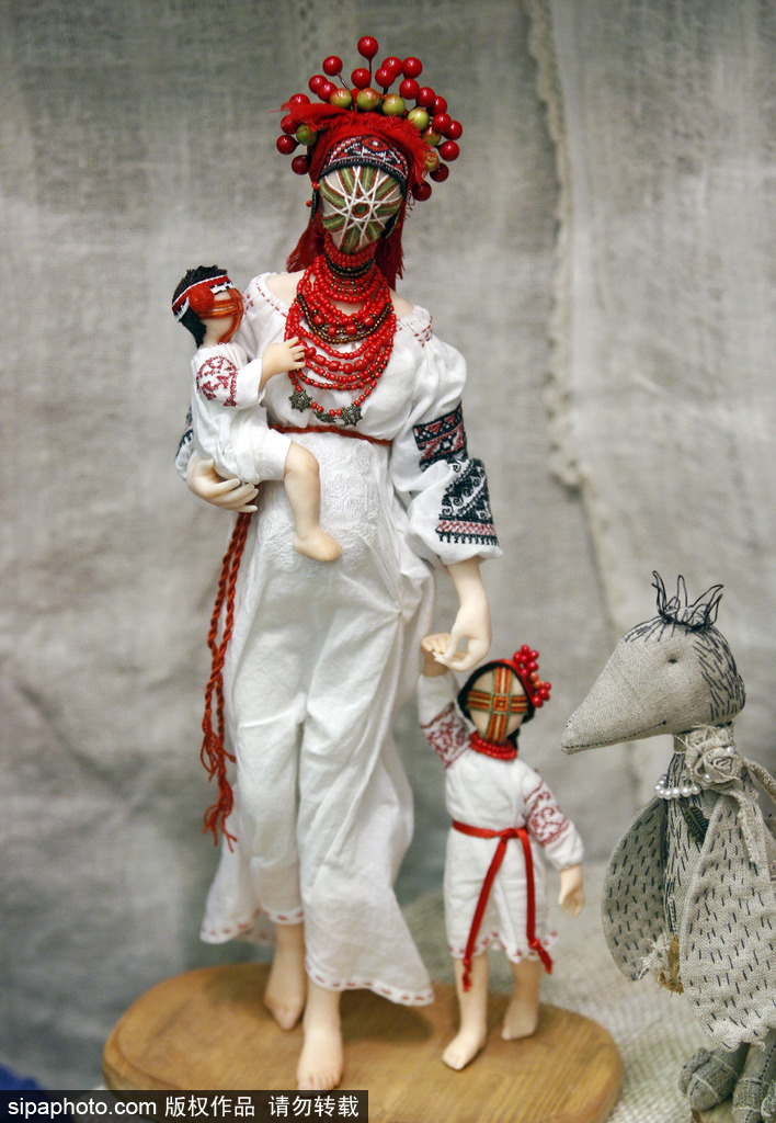乌克兰布娃娃展览 精致华丽使人叹为观止