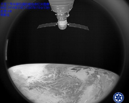 天宫二号伴随卫星拍摄首批“天神”组合体红外及可见光图像已回传