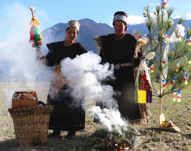 组图：西藏林芝群众欢喜迎新年