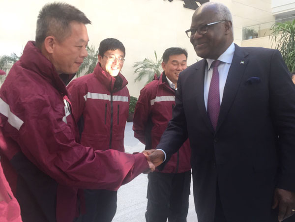 塞拉利昂总统访问中国疾控中心 感谢中方援助抗击埃博拉