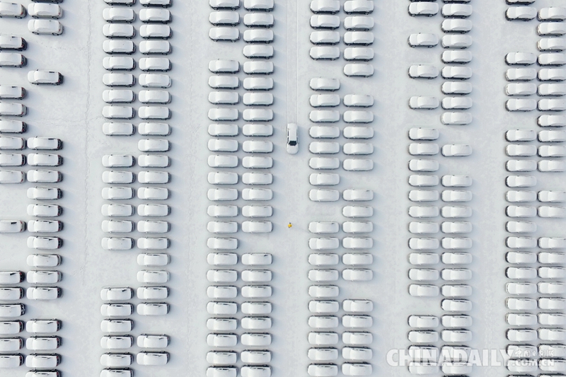 长春：雪后的停车场
