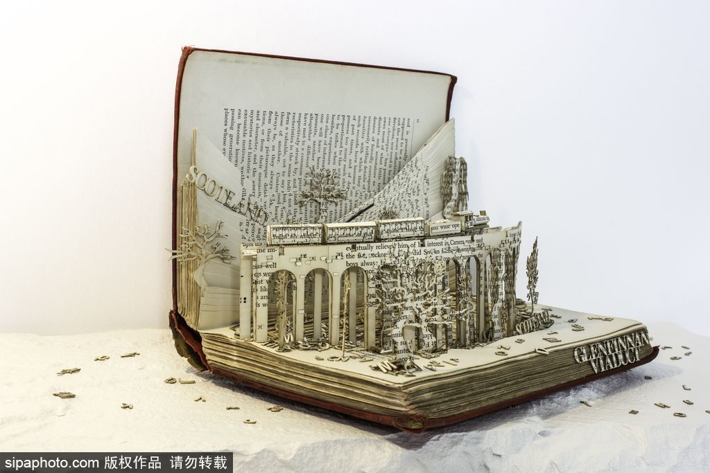 英国设计师打造立体书页雕塑 重现哈利波特经典场景