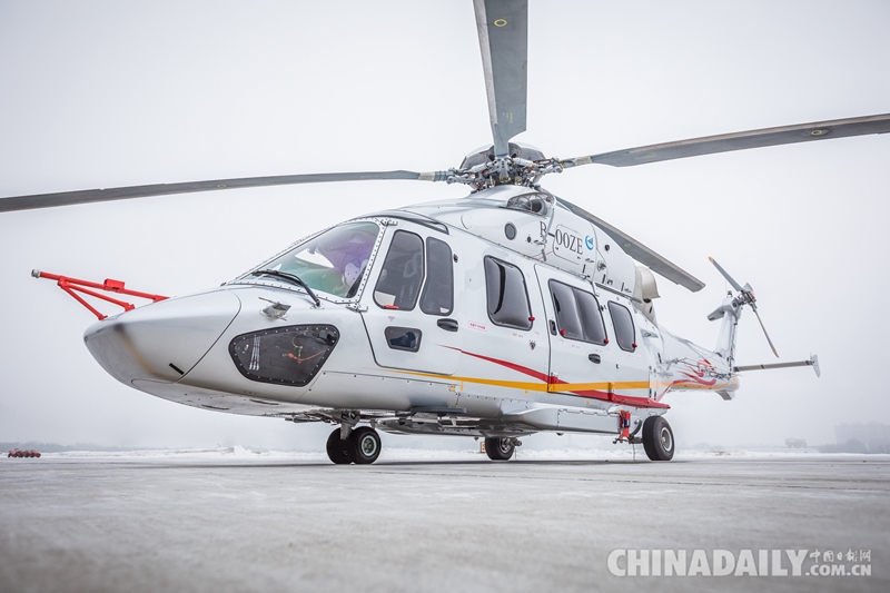 国产AC352直升机首飞成功