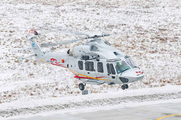 多用途直升机AC352首飞成功 填补我国民用机空白