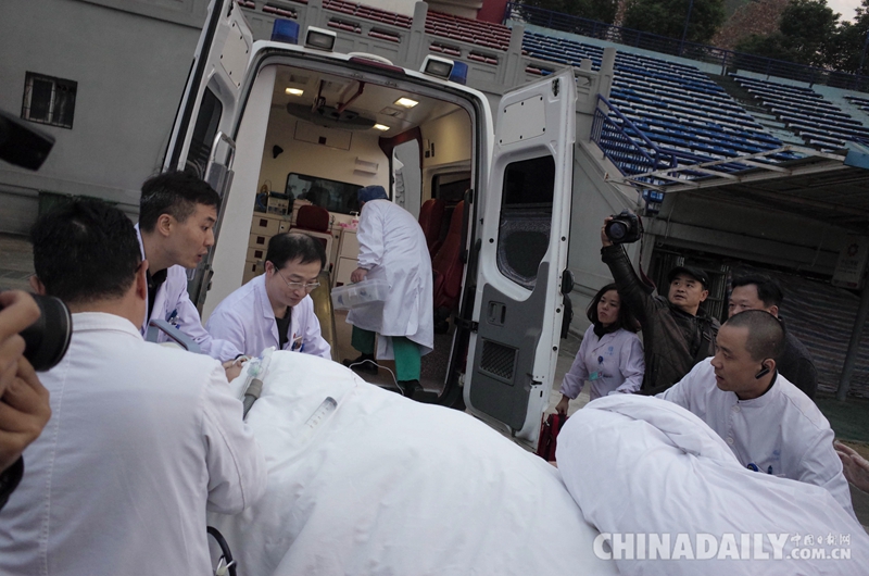 2小时生死时速 湖北省首例急危重病人空中转运成功