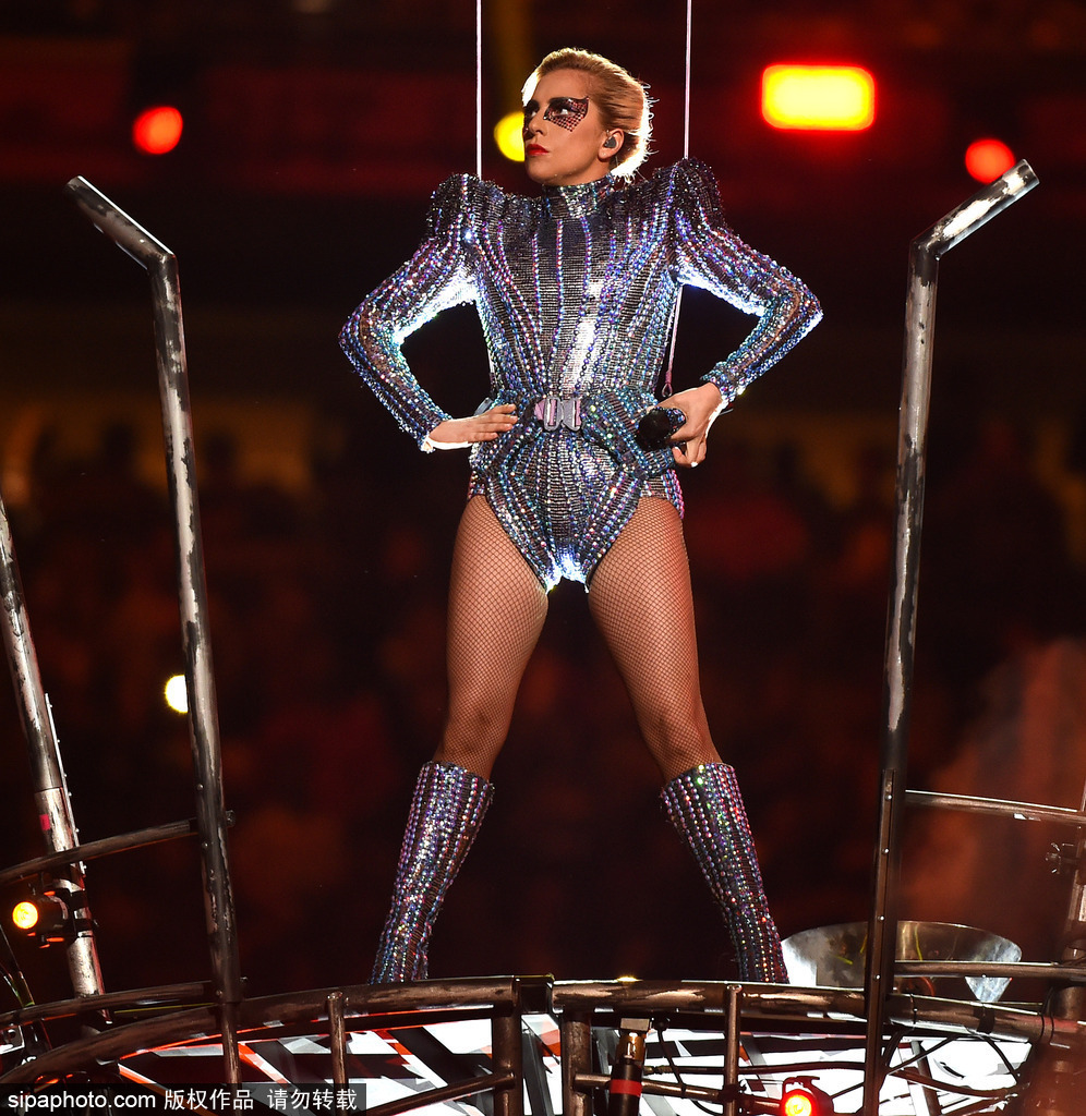 第51届超级碗：Lady Gaga中场秀引爆全场