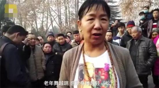 大叔大妈开创打架舞 要诀：表情要扭曲动作要抽搐（组图）