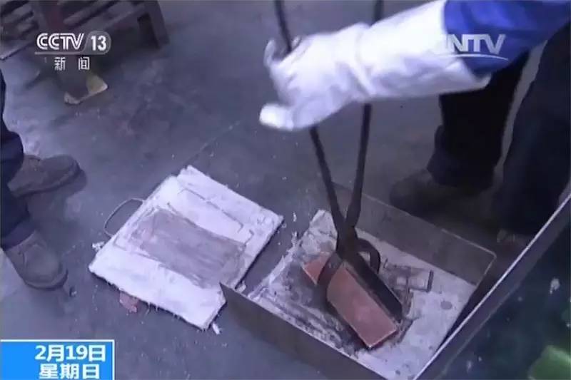 央视揭秘国库金锭生产过程：每块12.5公斤价值300万[组图]
