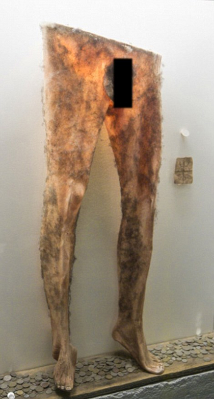 毛骨悚然！冰岛巫术博物馆展出人皮裤[组图]
