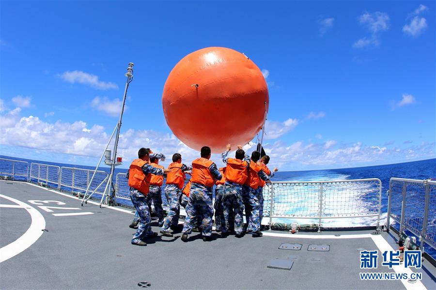 中国海军南海舰队远海训练编队组织海上现场反击演练[组图]