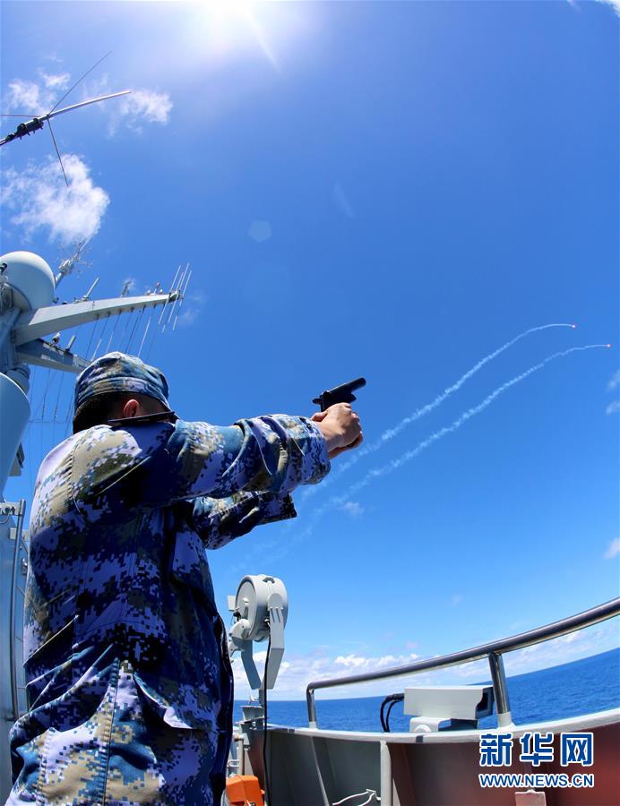 中国海军南海舰队远海训练编队组织海上现场反击演练[组图]