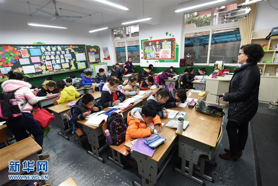 南京小学实行“弹性离校”制 免费延时照顾学生
