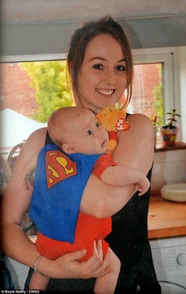儿子拒绝母乳发现母亲癌症：他是我的小英雄