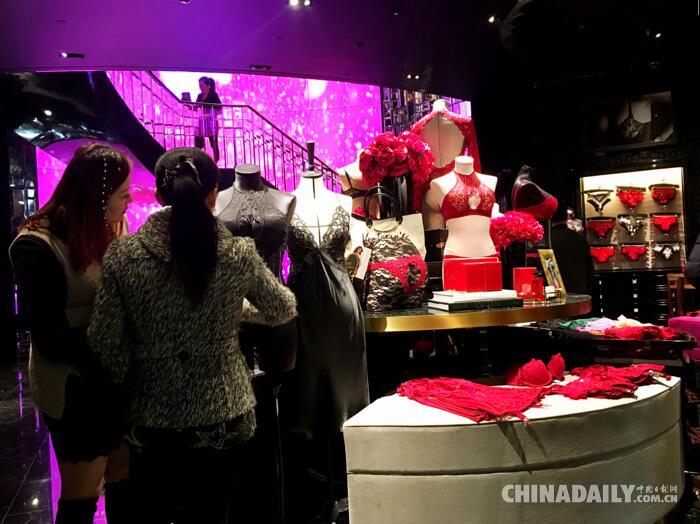 维秘首家中国大陆旗舰店在上海开业 迎来首批客户