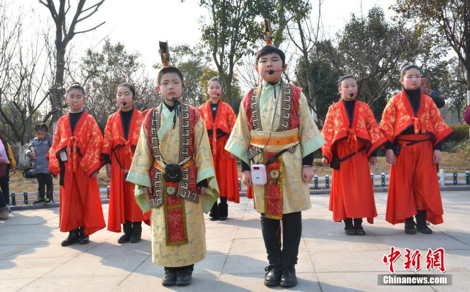 徐州梅花姹紫嫣红迎春来 古风汉韵穿越秀（组图）