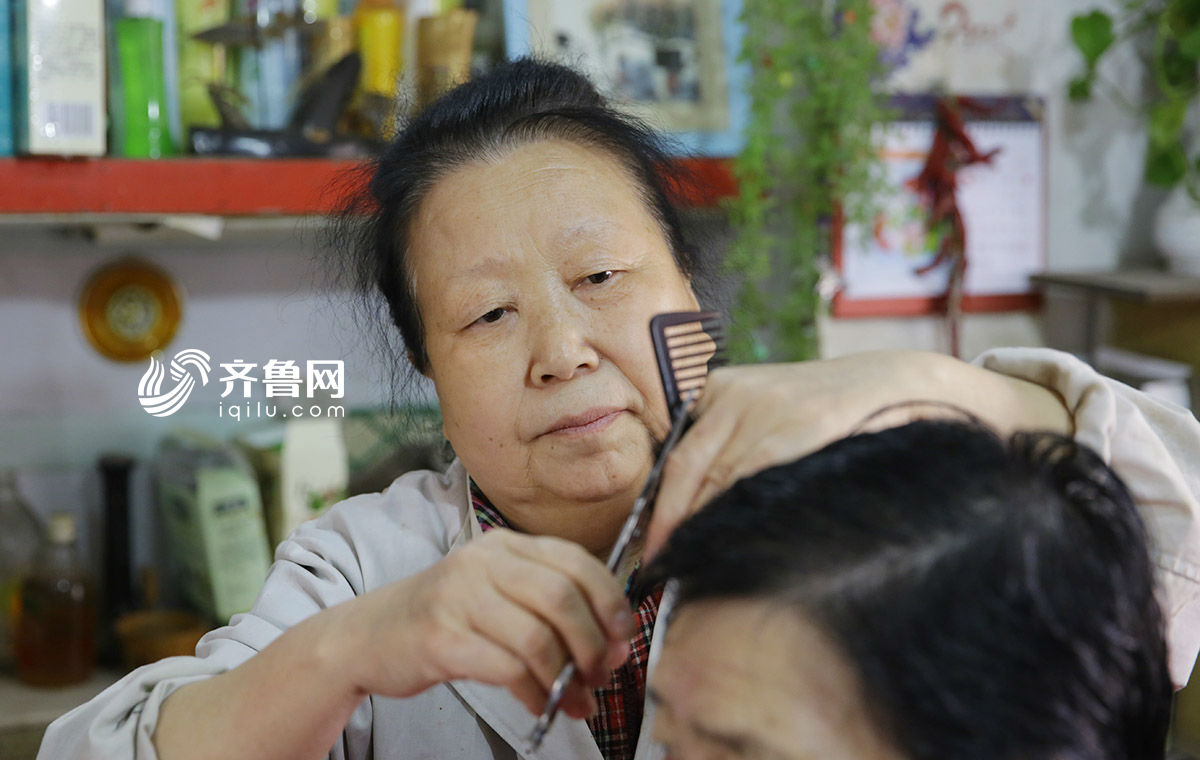 图片故事：二月二“剃龙头”：理发师坚守传统技艺43年[组图]