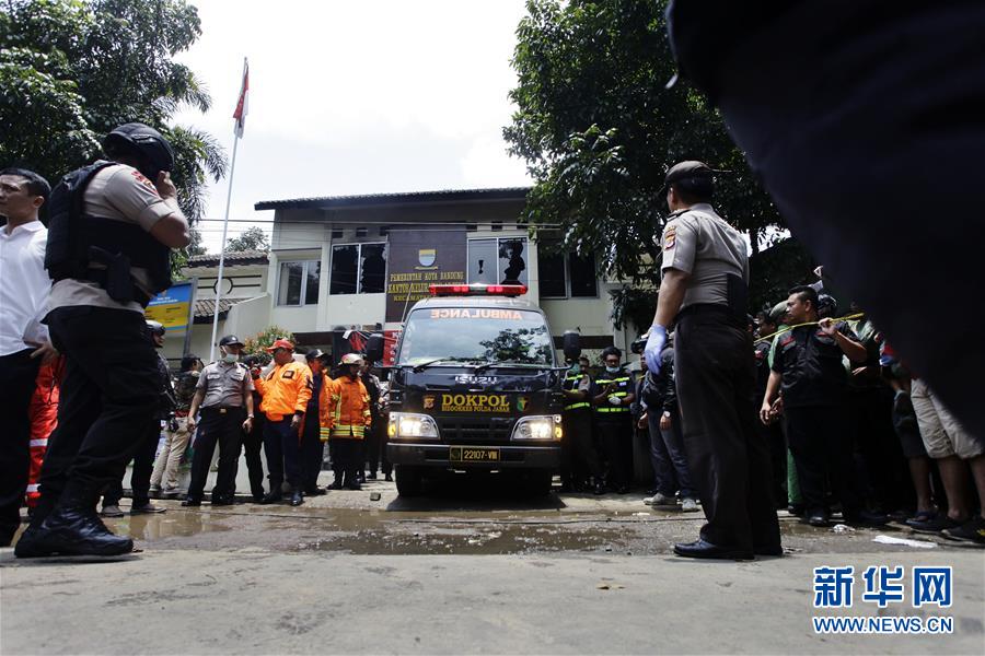 印尼万隆发生爆炸 警匪双方交火现场戒严