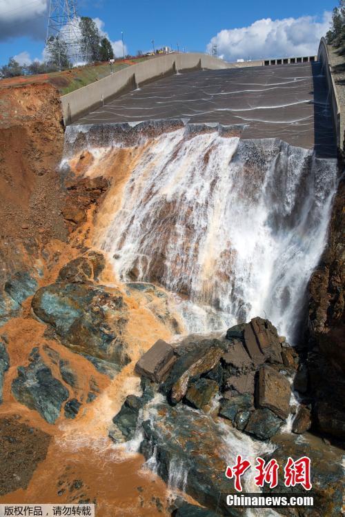 美国最高水坝坍塌居民紧急疏散 现场清理工作启动