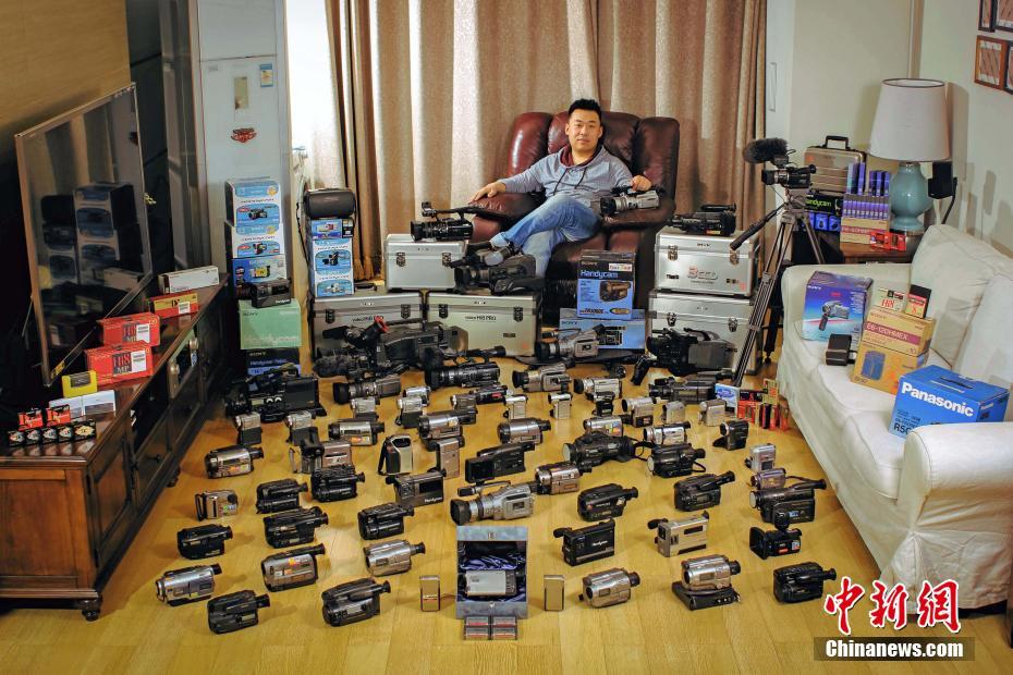 天津80后小伙收藏百余台经典摄像机（组图）
