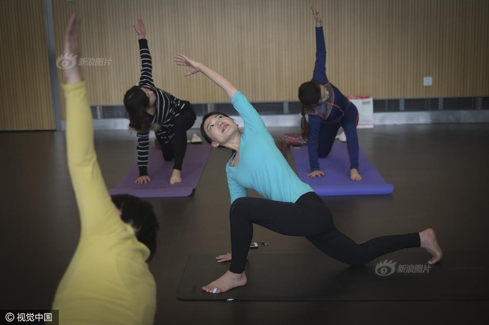 女孩追逐梦想从媒体离职 转型当瑜伽教练