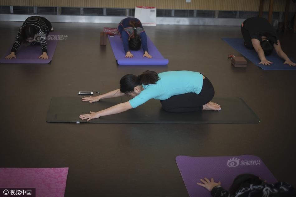 女孩追逐梦想从媒体离职 转型当瑜伽教练