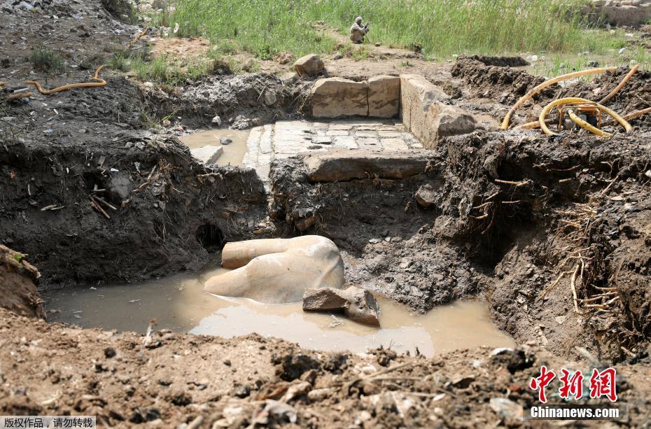 埃及贫民窟现3000年前法老雕像（组图）