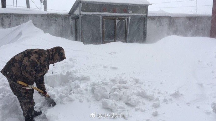 西藏多地出现特大暴雪 积雪半米厚（组图）