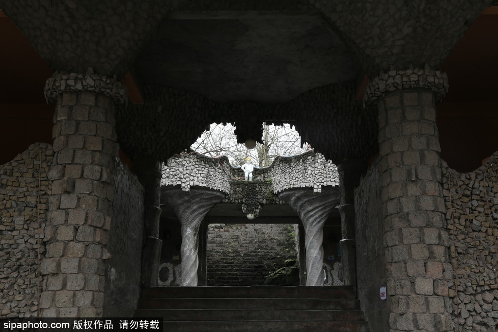 重庆：各式奇葩厕所集中亮相 无性别、宫殿式、露天厕所吸睛