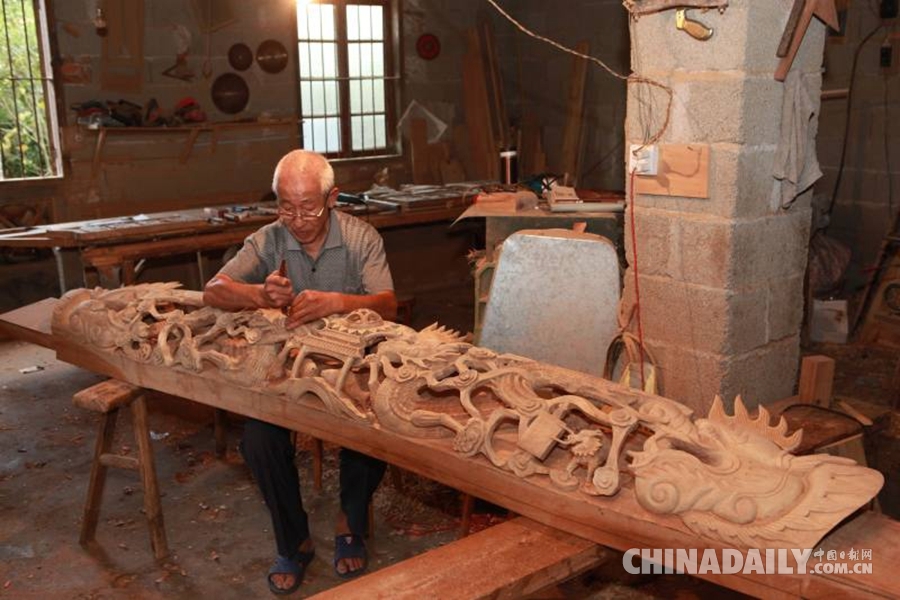 专注雕刻技艺56年 郴州“老匠人”的雕刻人生
