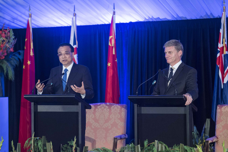 李克强与新西兰总理英格利希共同会见记者