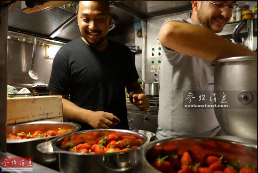 中美法PK潜艇伙食：中国可海底包饺子