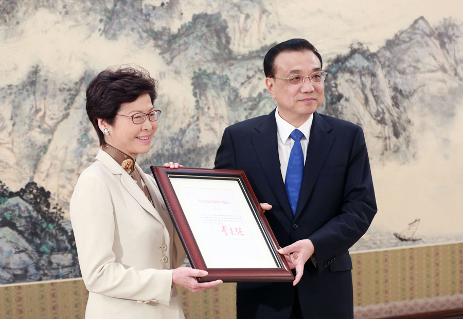 李克强颁发任命林郑月娥为香港特别行政区第五任行政长官的国务院令