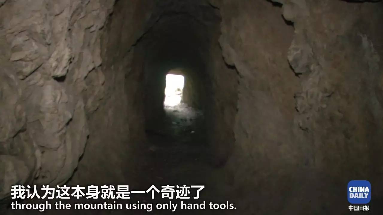 解码中国丨这位当代“愚公”在悬崖峭壁上凿出7千米水渠，现实比神话传说更震撼！