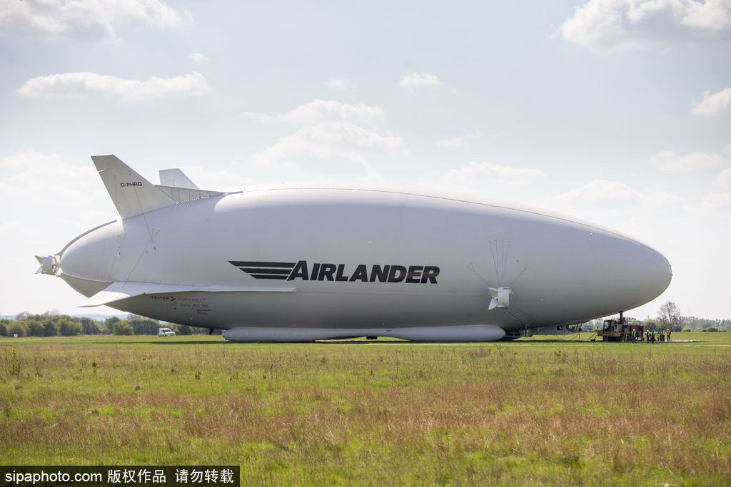 全球最大飞行器Airlander 10准备起航 再次跳起“电臀舞”