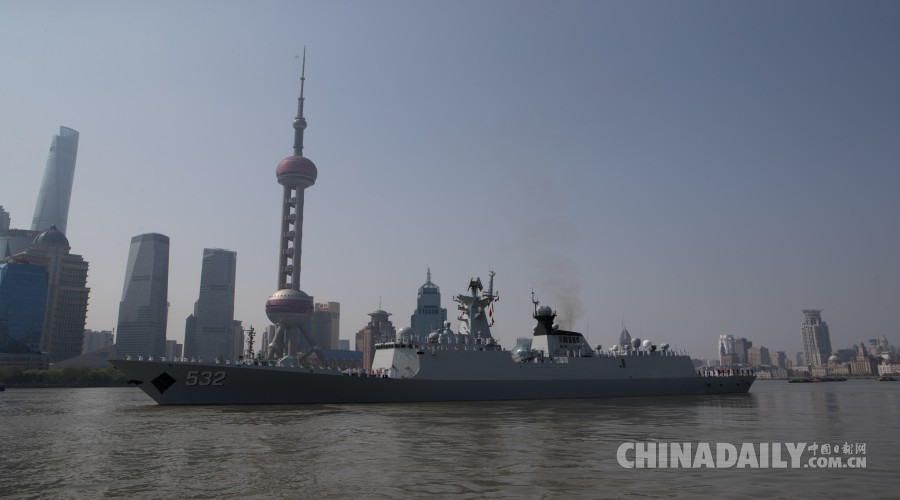 中国海军远航访问编队上海启航