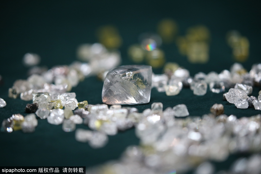 炫酷上天！俄罗斯钻石分拣中心 超多美钻大汇聚